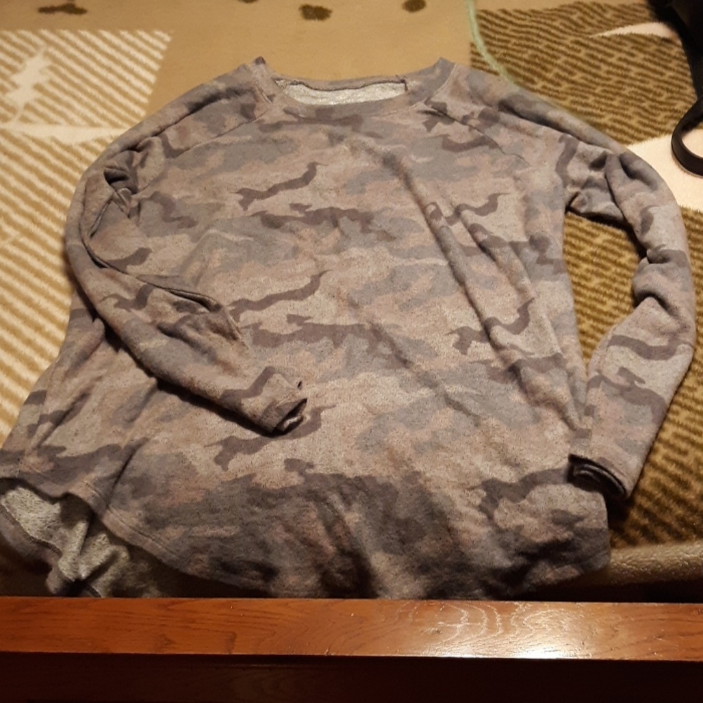 American Eagle womens long sleeve shirt